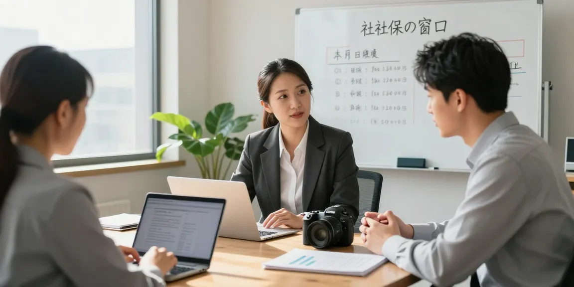 税務アドバイザーが現代的なオフィスで中小企業オーナーと社保の窓口の利点について話し合っている。